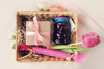 Что подарить коллегам на 8 марта: варианты на любой вкус и кошелек